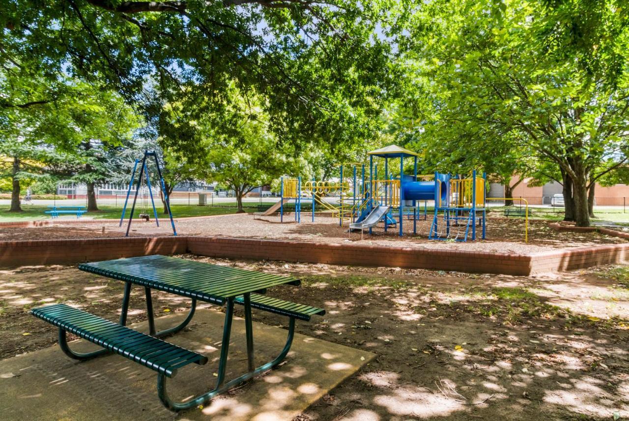 Hotel Queanbeyan Canberra Екстериор снимка