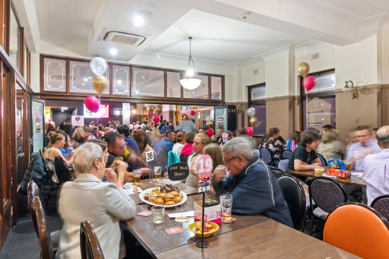 Hotel Queanbeyan Canberra Екстериор снимка