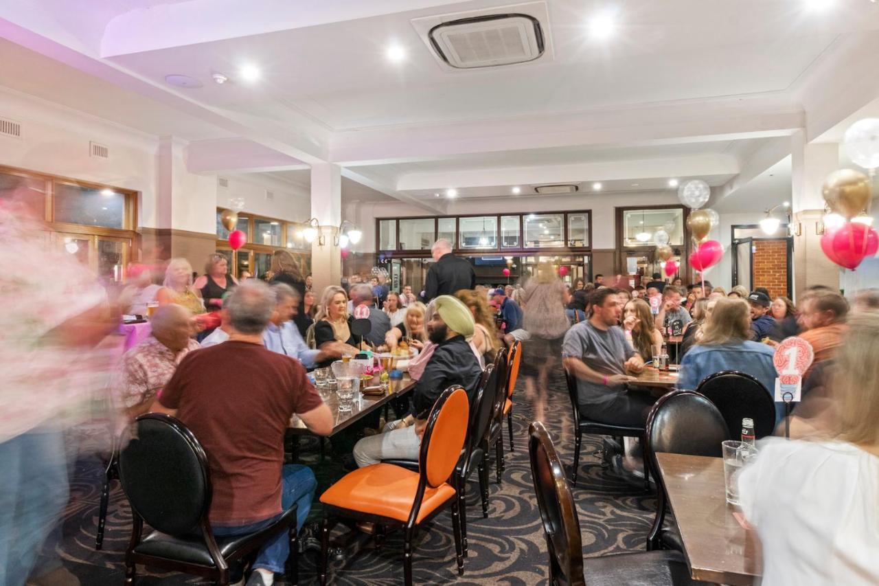 Hotel Queanbeyan Canberra Екстериор снимка