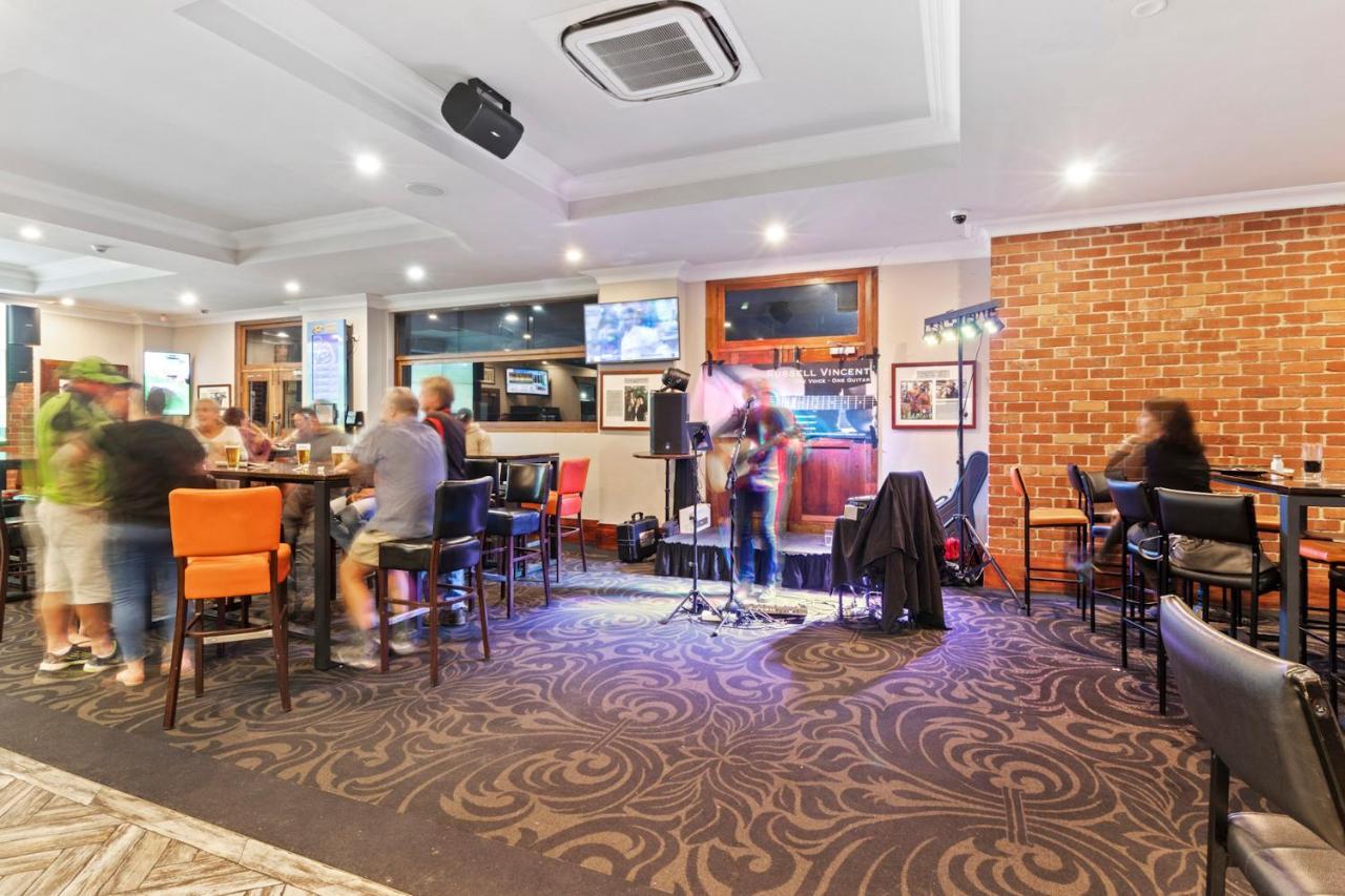 Hotel Queanbeyan Canberra Екстериор снимка