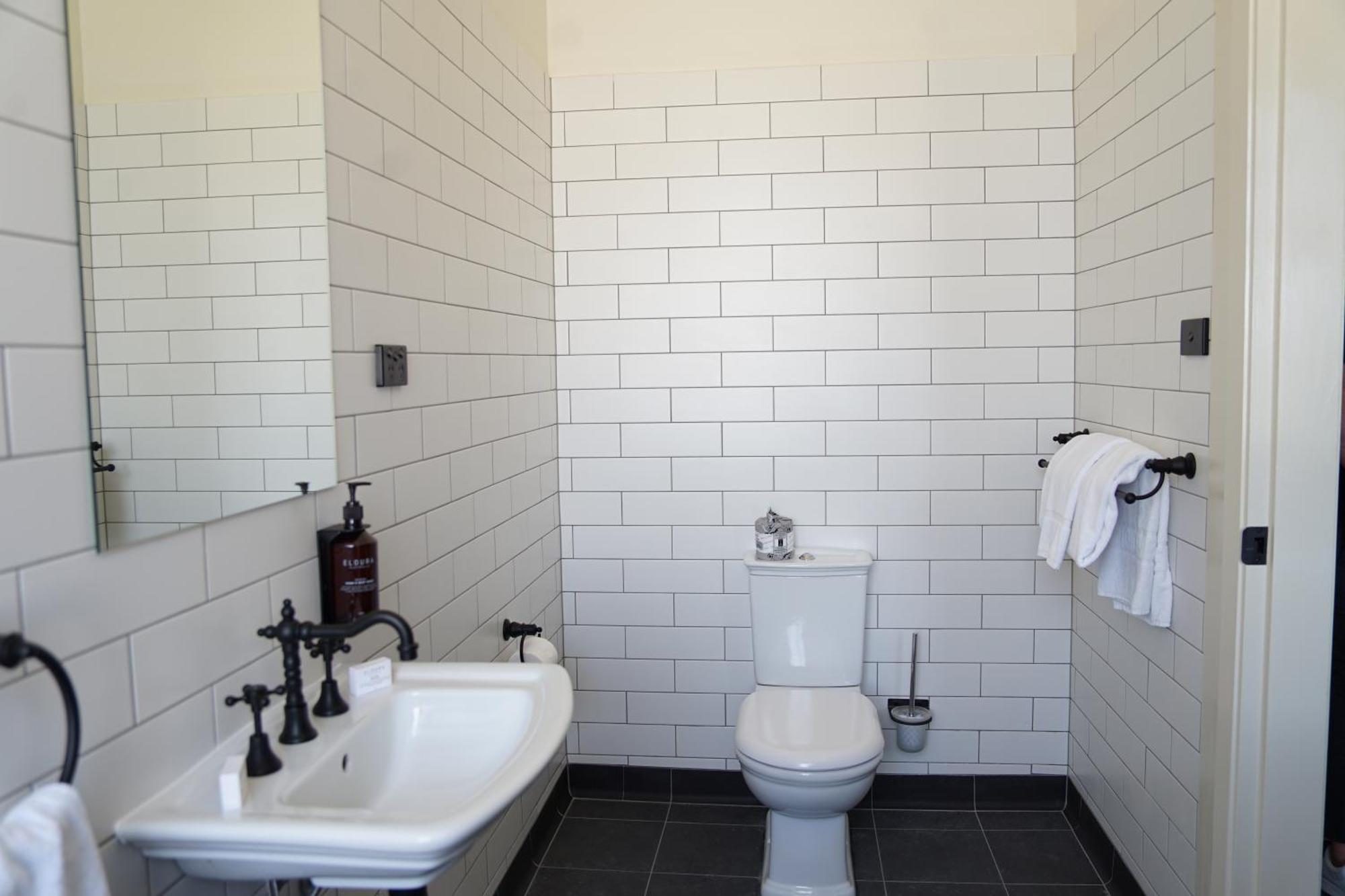 Hotel Queanbeyan Canberra Екстериор снимка